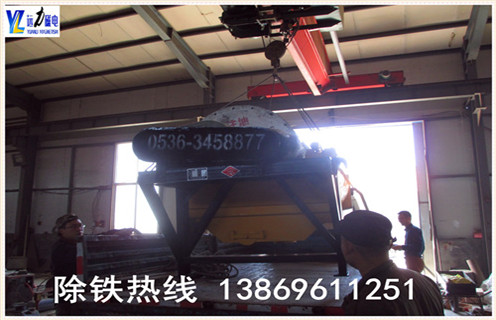 2.米兰在线官网专业生产各种设备 干式磁选机,湿式磁选机,赤铁矿磁选机,褐铁矿磁选机,镜铁矿磁选机,锰矿磁选机等.拥有精良的加工设备,雄厚的科研力量,先进的工艺编排和现代化的管理,是磁选机设备定点生产企业.我们为客户提供优质的售前技术服务,认真介绍各种设备的技术特点.要求及用途,为客户提供详尽的设备配置和合理的报价,在保证质量的前提下尽量降低客户的投资成本.我厂有各类小型磁选机试验设备,可为用户免费做选矿试验.