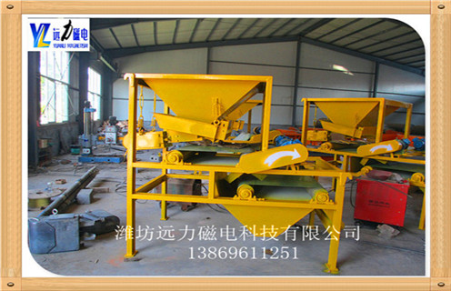 2.关于干式磁选机内部的杂物和润滑作用,设备主要是选铁工作,要定期的对设备内清理,如果发现底部有掉落的杂物料,要及时的清理,而且对轴承之间要及时的清楚杂物然后做好润滑作用,防止对其的损坏. 3.关于干式磁选机发热的情况,常见发热是电机的发热,或者是物料的处理方法不对,如果有此情况要及时的检查线路问题,看电压是否稳定,线路是否正常,如果有老化要更换,夏天是最容易发热的,对设备要做好避暑工作. 4.干式磁选机工作时产生强大的磁场,使其中杂铁会以极快的速度冲击本体,为保证冲击力不致对干式磁选机造成影响,安装有专利技术弹性悬吊装置,用于吸收冲击能量,米兰在线官网干式磁选机有效保护长期稳定的工作.